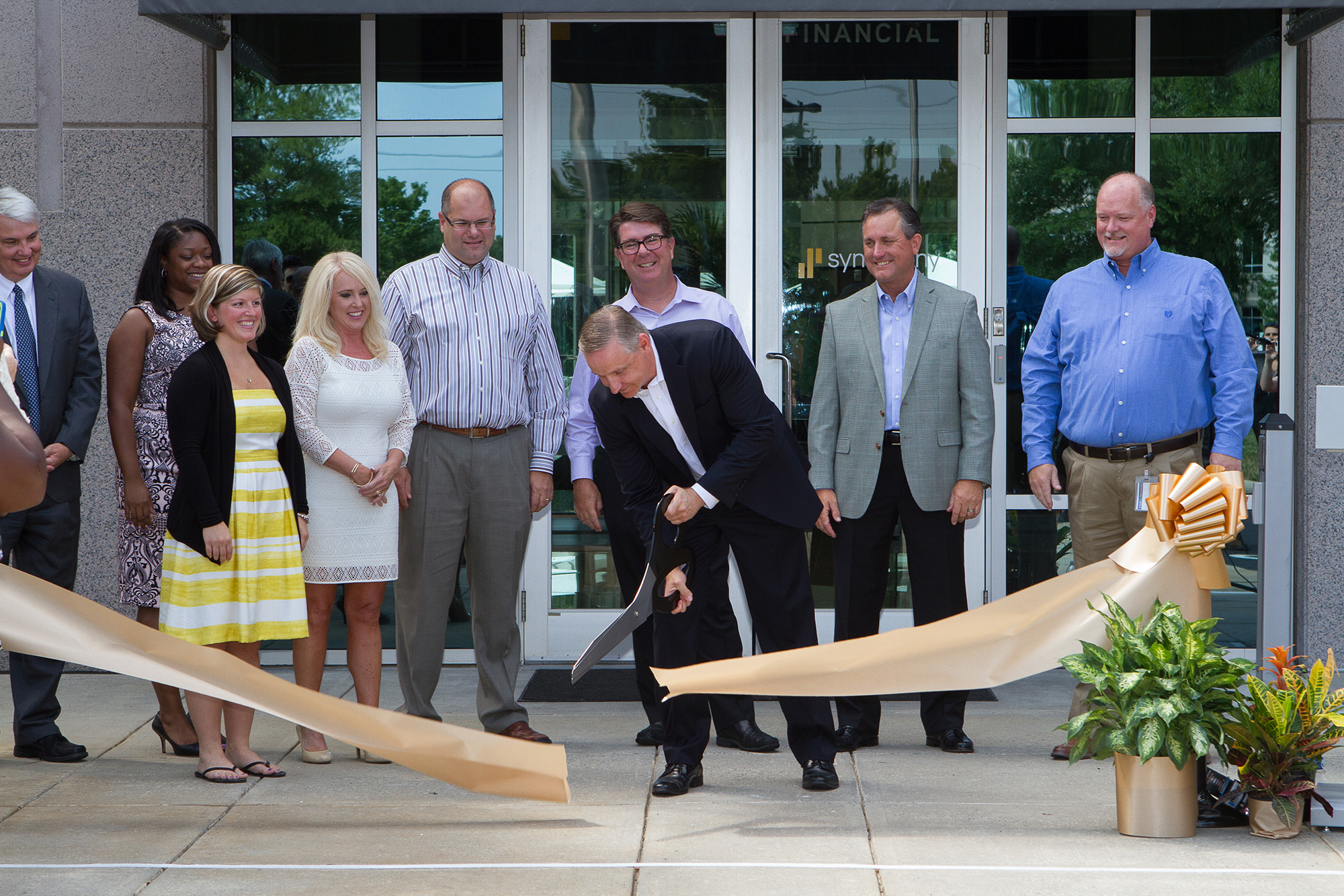 Matthijs Matt van Leeuwen, Jessica Staley, Craig Stout, Synchrony Financial Logo, Interbrand New York, Charlotte, Ribbon